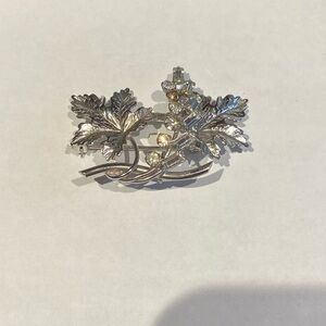 Vintage Sterling brooch with leaves and rhinestones